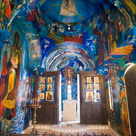 Columbia Beach Resort Pissoúri Interiør bilde The interior of the church