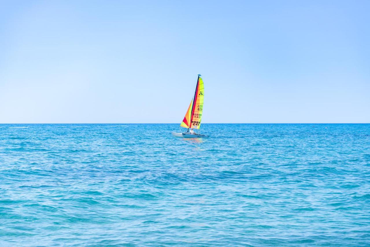 Columbia Beach Resort Pissoúri Eksteriør bilde A catamaran in the Mediterranean Sea