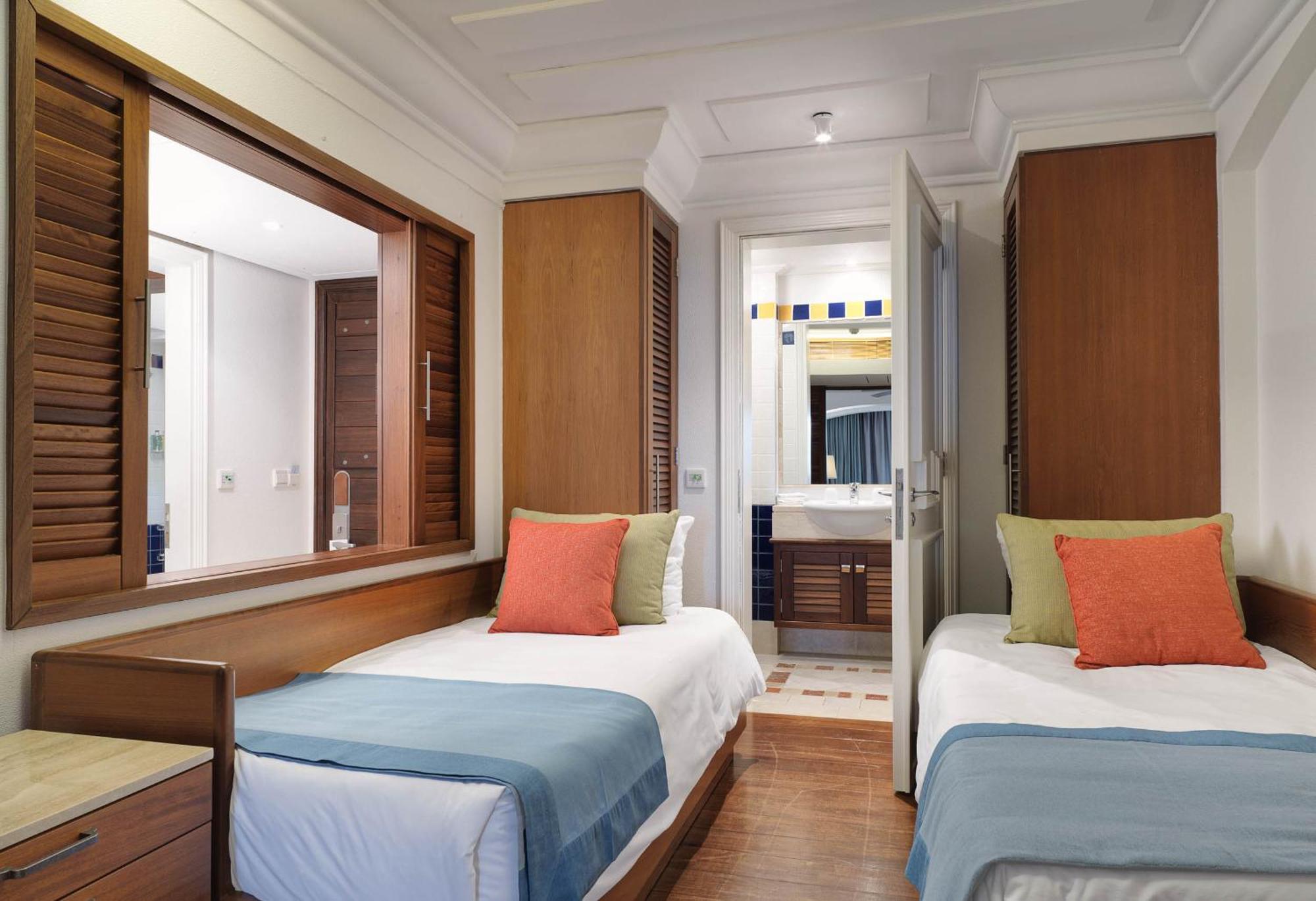 Columbia Beach Resort Pissoúri Eksteriør bilde Deluxe Room